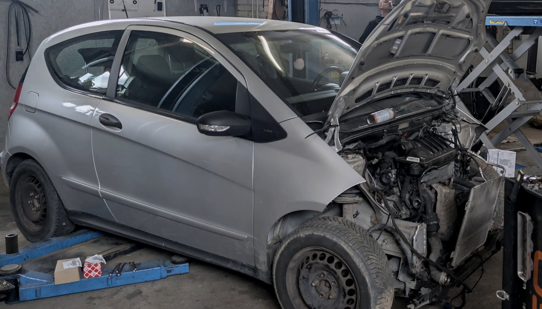 Mercedes-Benz A-Klasa w trakcie naprawy
