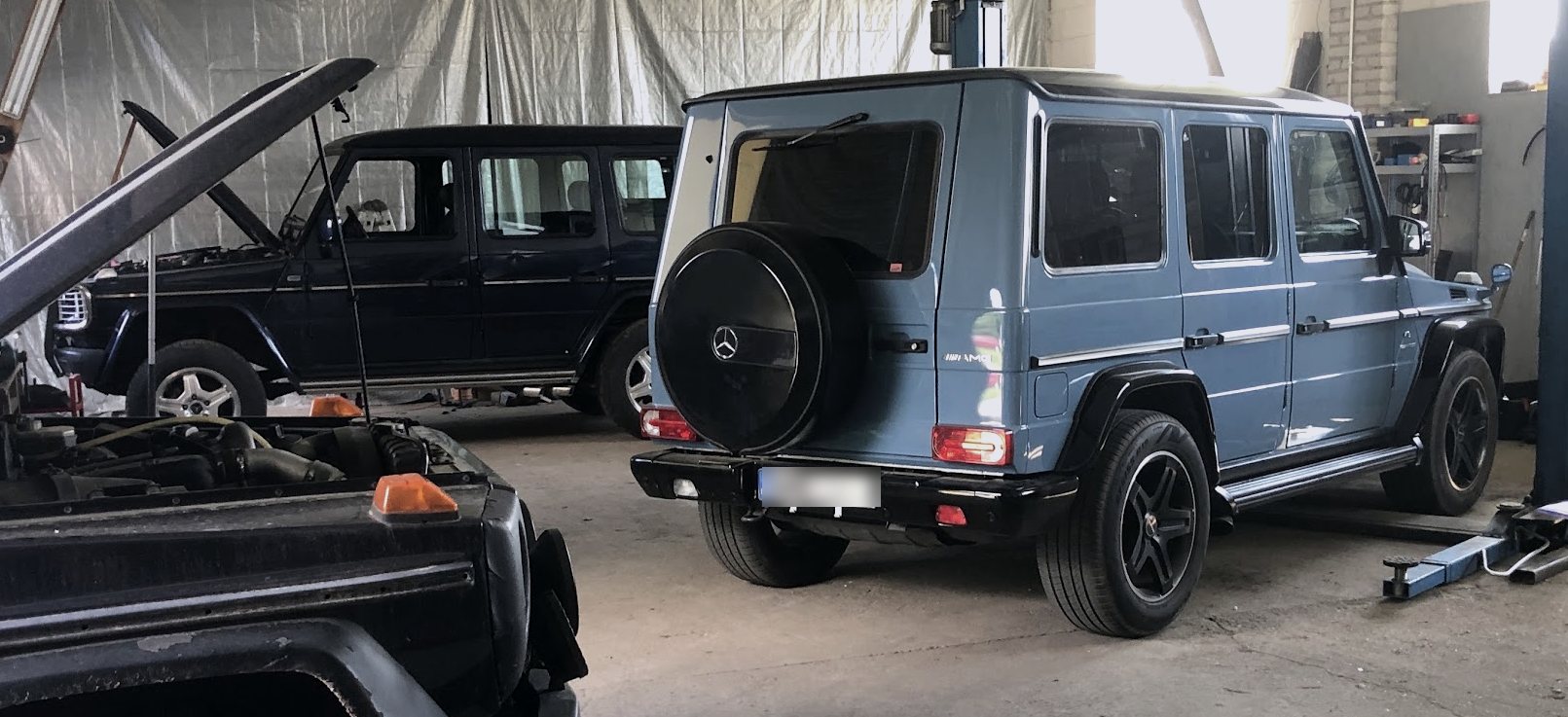 Mercedes-Benz G-Klasa w hali warsztatu